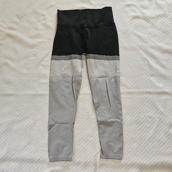 ATHLETA Black White Gray‎ Intarsia Knit Seamless Active Gym Leggings Size Medium - Picture 1 of 10